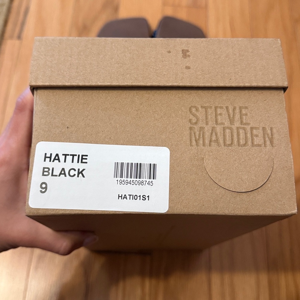 Like New STEVE MADDEN Black Hattie Strappy Sandals, 9 - Picture 7 of 7